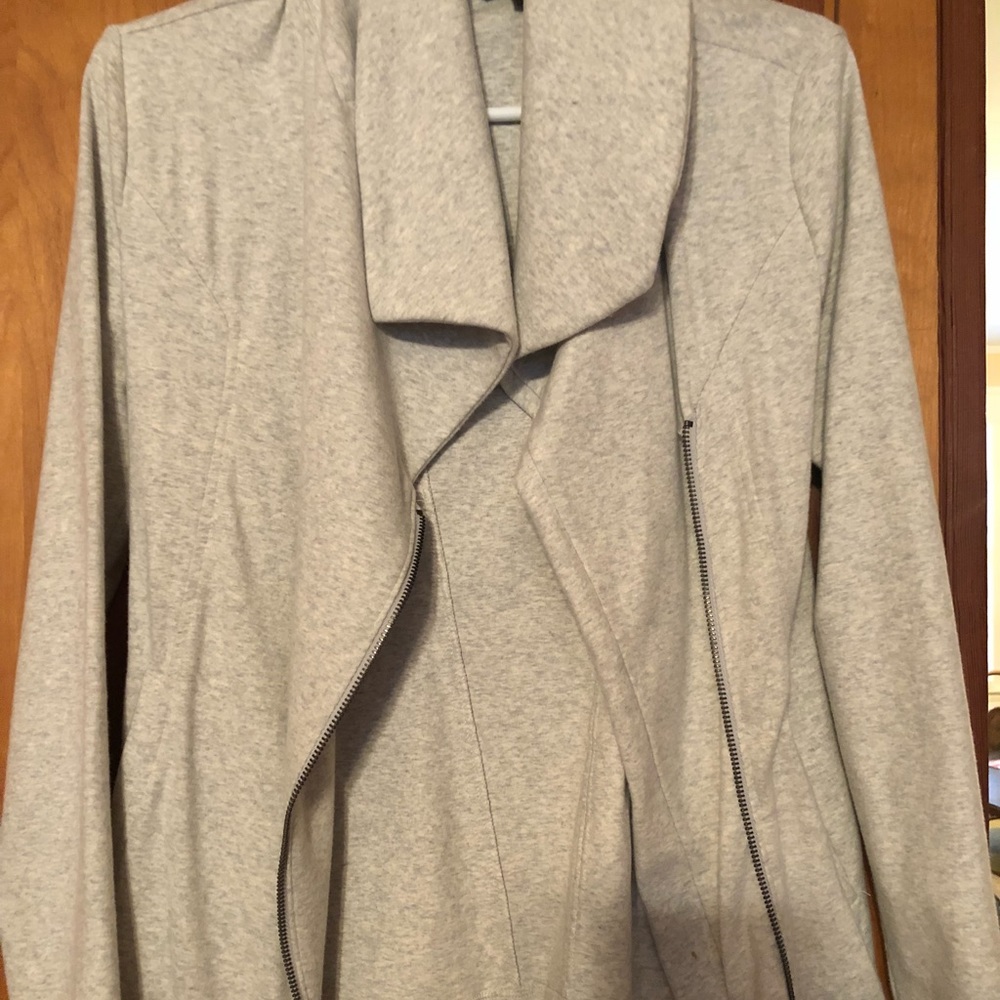 Adorable Grey Sweatshirt Jacket